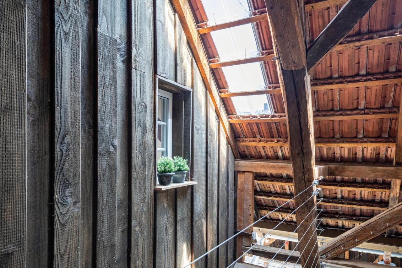Kleiner Hof Rosenrot